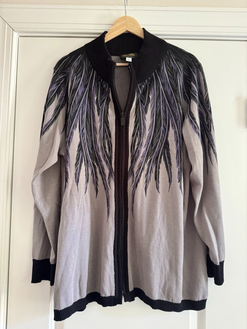 Bob Mackie Wearable Art Feather Print Zip Cardigan Sweater Size 1X - Picture 2 of 6
